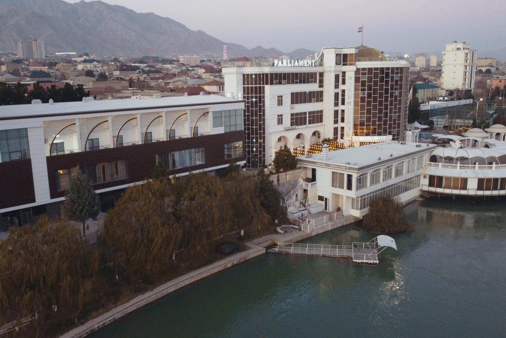 Parliament Palace Hotel Hudzsand Kültér fotó