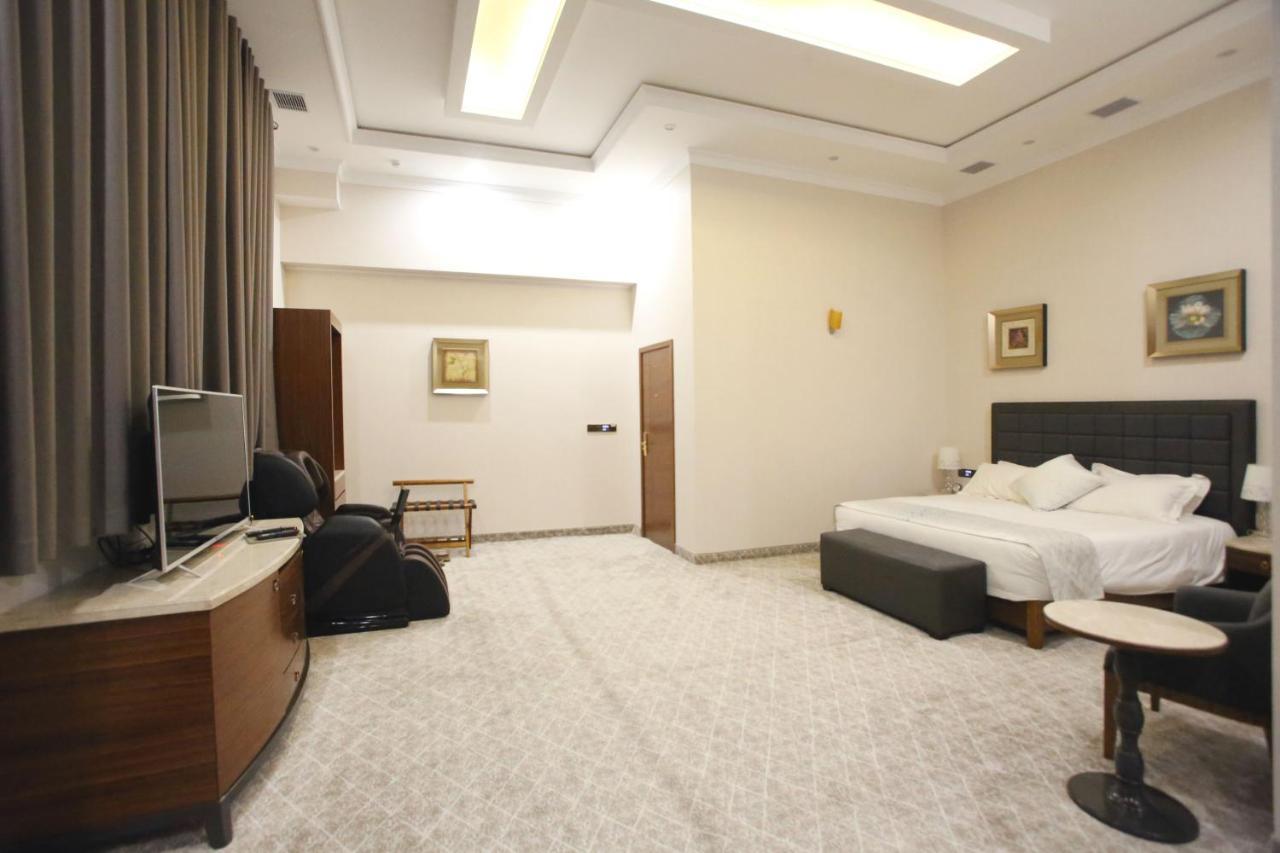 Parliament Palace Hotel Hudzsand Kültér fotó