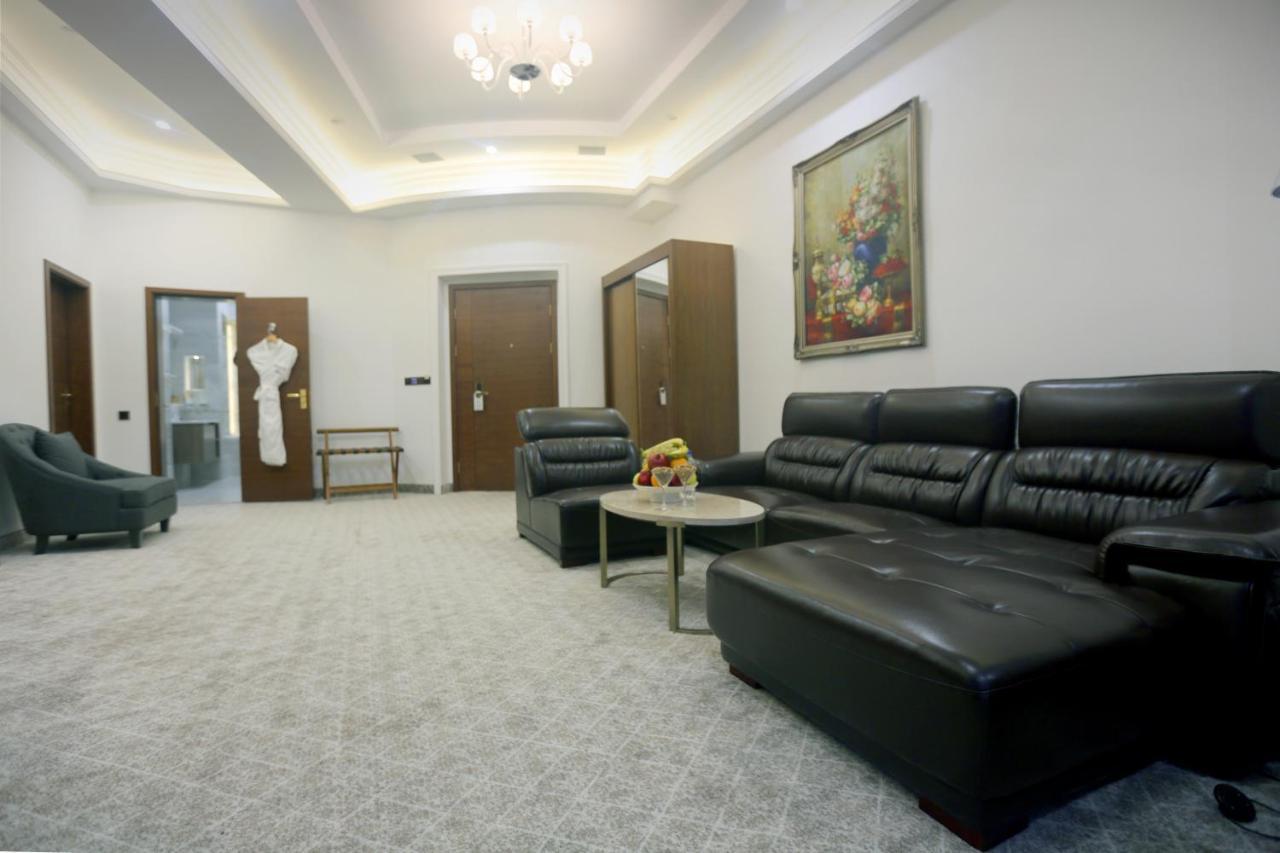 Parliament Palace Hotel Hudzsand Kültér fotó